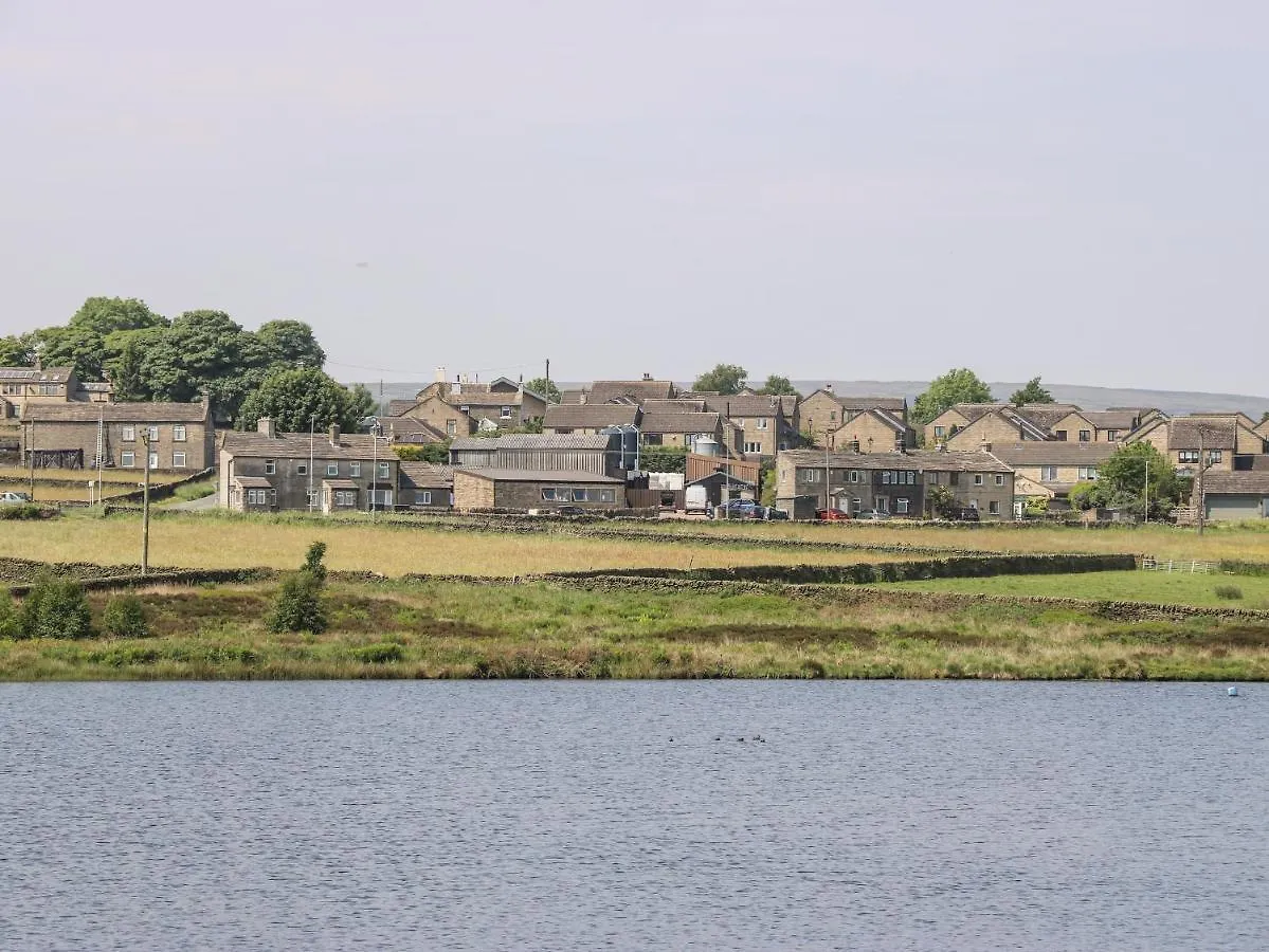 Bowshaw Villa Holmfirth 0*,